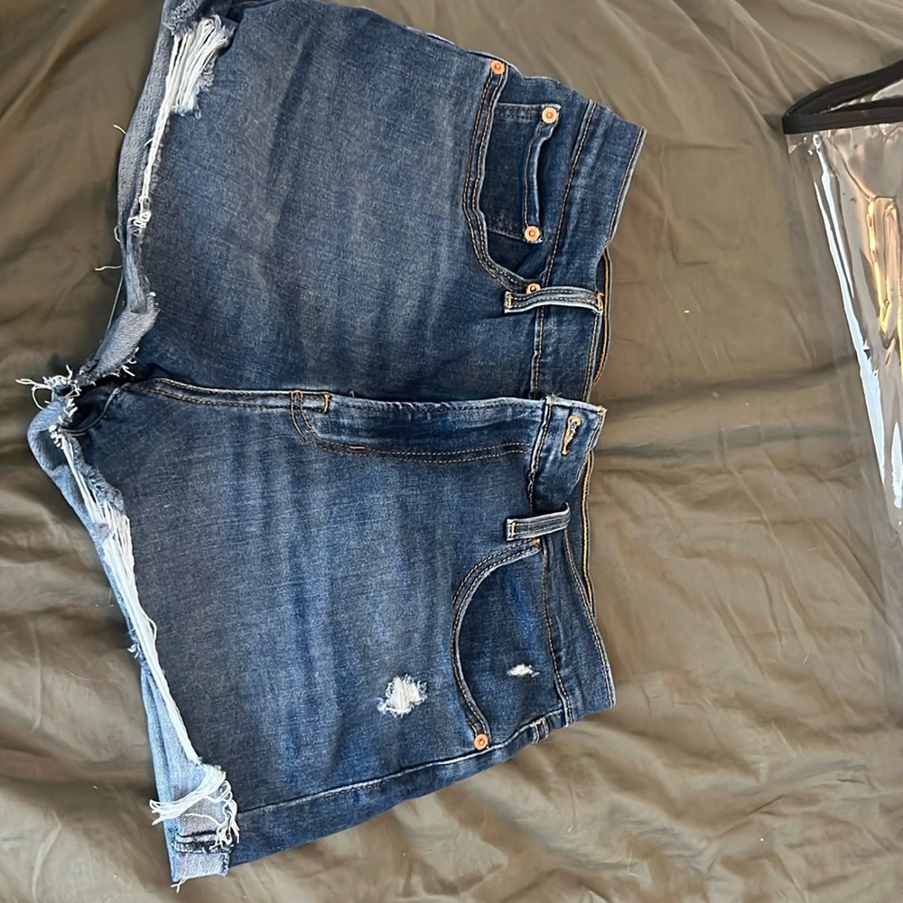Levi’s high rise shirts size 32